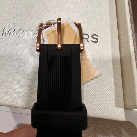 Men’s Michael Kors Oversized Dylan Watch in Rose Gold & Black - Picture 11 of 15